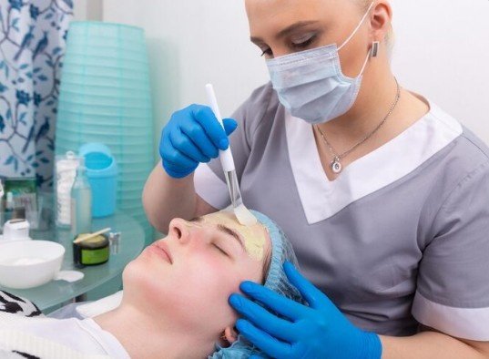 Best Doctors For Chemical Peels Treatment in Delhi Cantt
